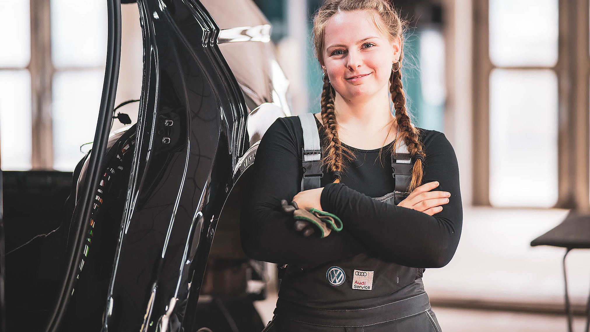 Mitarbeiterin im VW und Audi Service als Karrieremotiv im Autohaus Fischer